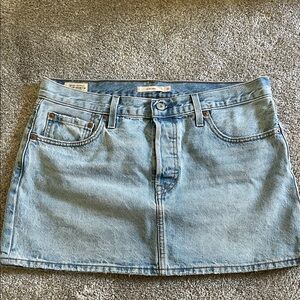 Levi's Icon Denim mini skirt size 31
